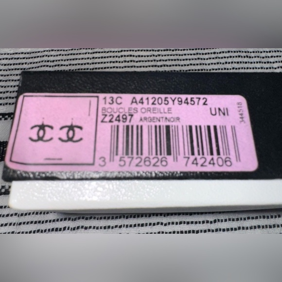 CHANEL Lambskin
CC Drop Earrings in Black and Silver - Picture 7 of 7